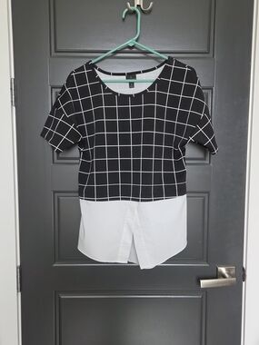 Worthington Black and White Grid Short Sleeve Layered Top